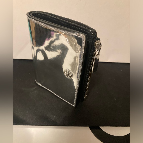 Tory Burch Emerson Mirror Small Silver Metallic Reflective Bi Fold Wallet - Picture 7 of 10